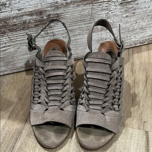 Steve Madden Calum Taupe Gray Woven Sandals